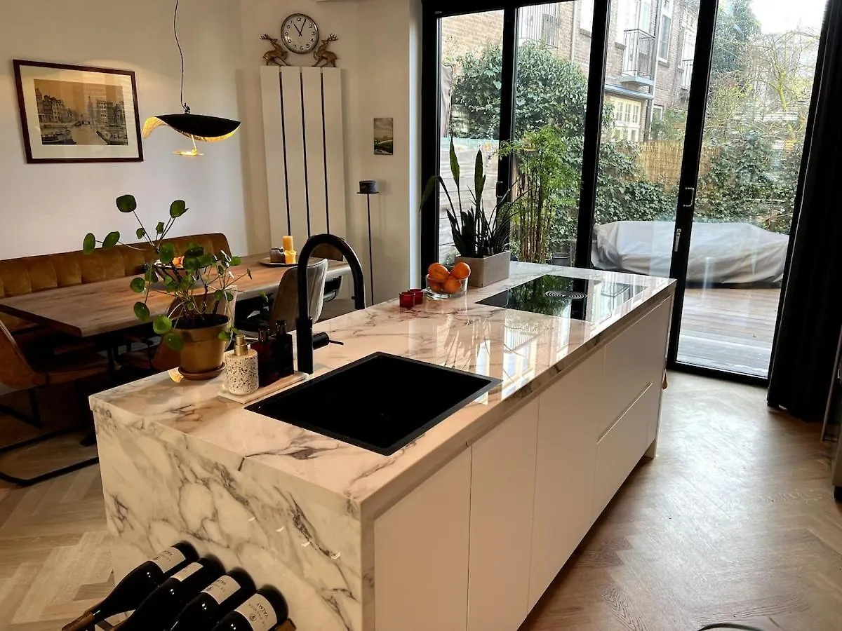 Spacious Familyhouse With Garden In Amsterdam Zuid contacts